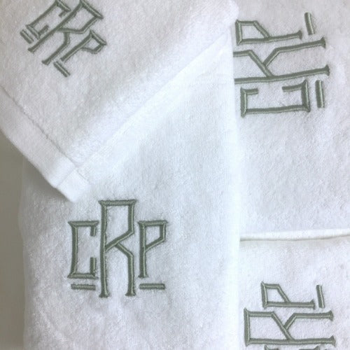 https://www.bellalinolinens.com/cdn/shop/files/harrison-monogrammed-bath-towels_2048x.jpg?v=1699586506