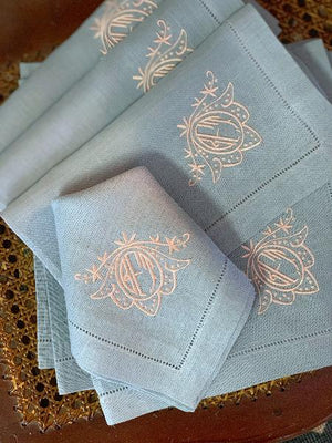 Lily Monogrammed Linen Napkin in Poolside